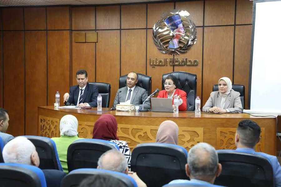 فى إطار مبادرة الألف يوم الذهبية.. الدكتورة عبلة الألفي تعقد ندوة علمية بالمنيا لدعم الولادات الطبيعية والحد من القيصرية