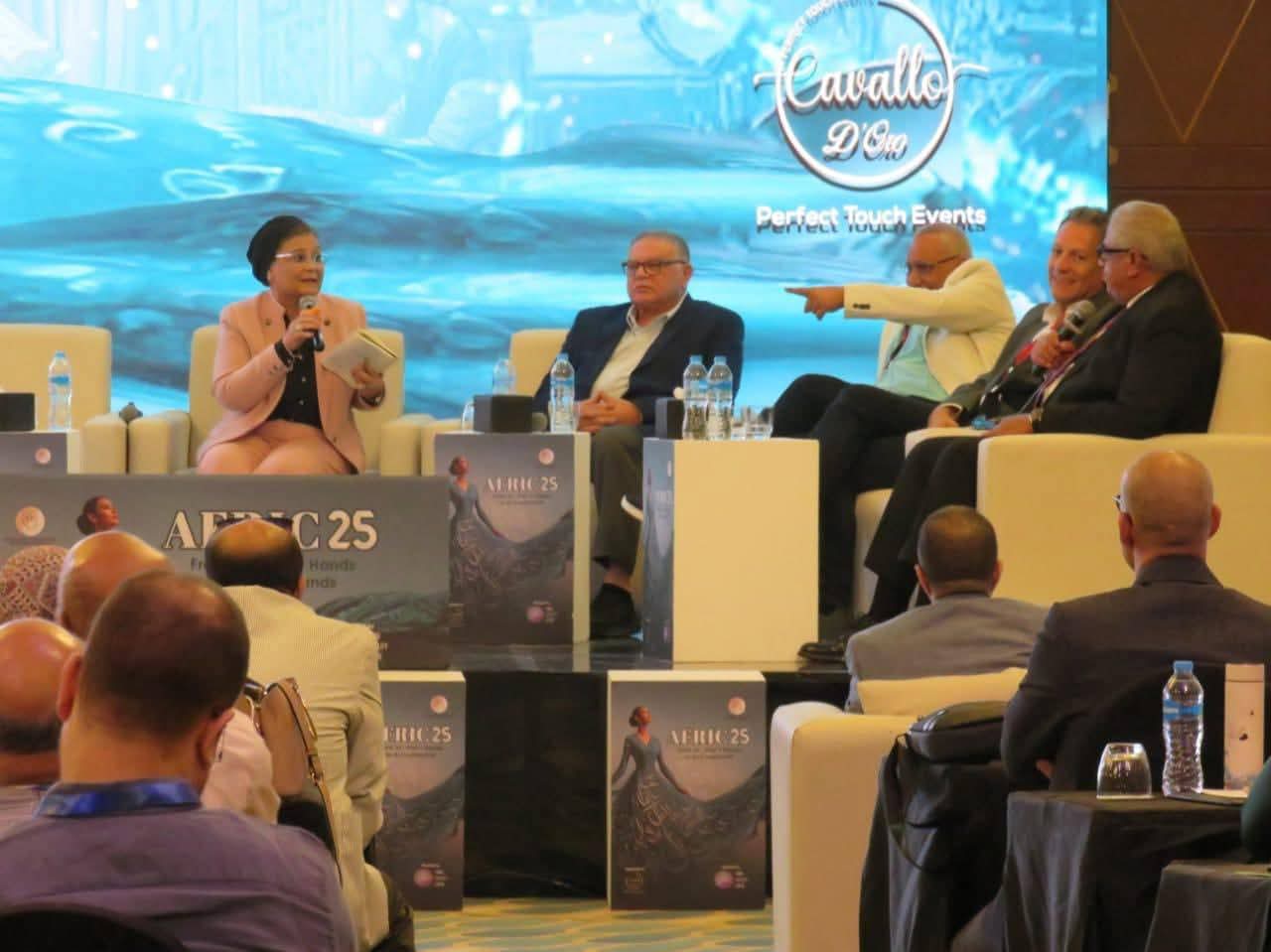 نائب وزير الصحة تشارك في جلسة نقاشية حول تعزيز الولادة الطبيعية ودمج أدوار القابلة ومقدمة الدعم النفسي (الدولا) في الرعاية التوليدية