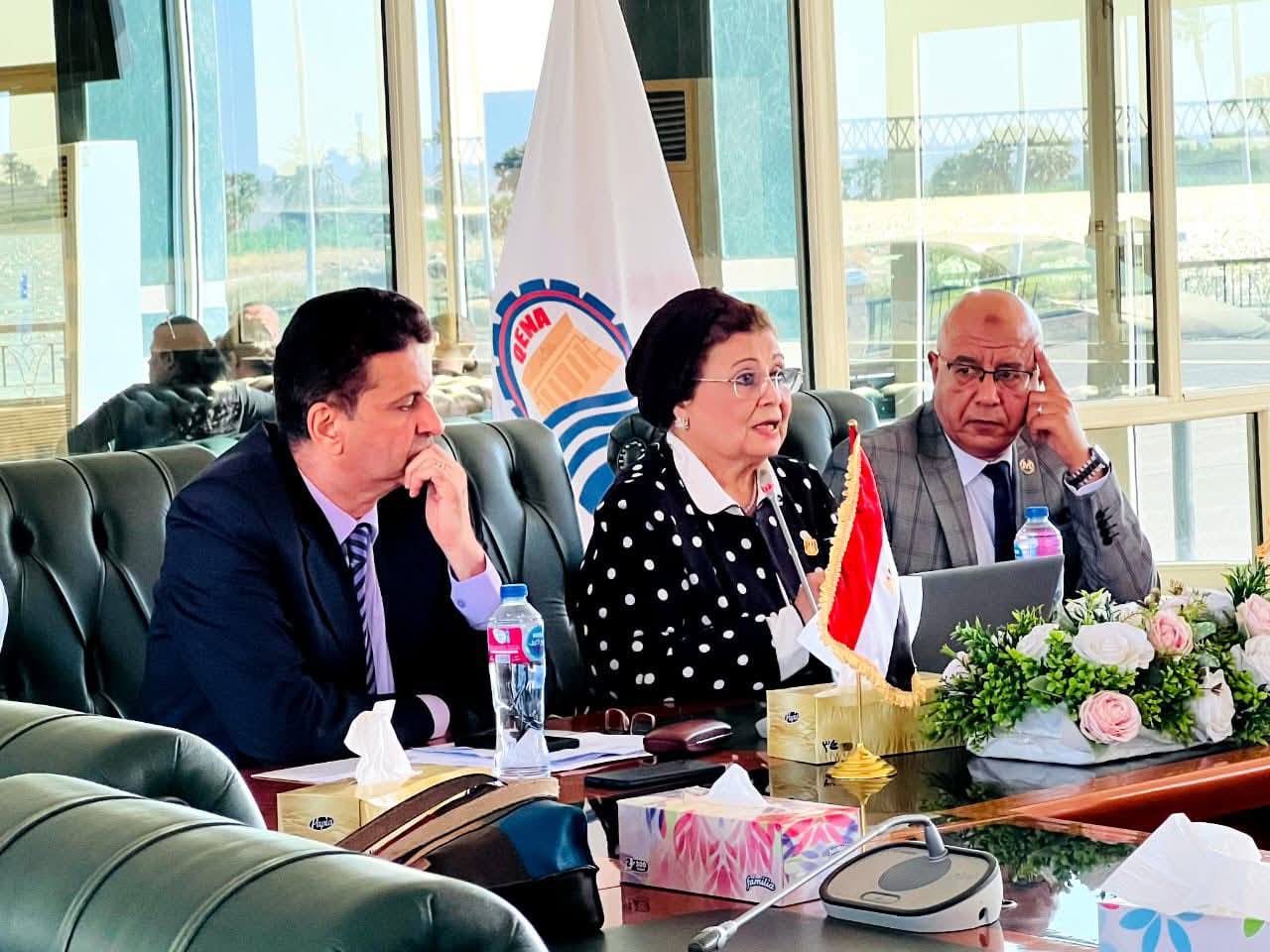 نائب وزير الصحة تعقد اجتماعا تنسيقيا لمتابعة مشاركة القطاع الخاص في المبادرة الرئاسية "الألف يوم الذهبية" والخطة العاجلة للسكان والتنمية بمحافظة قنا