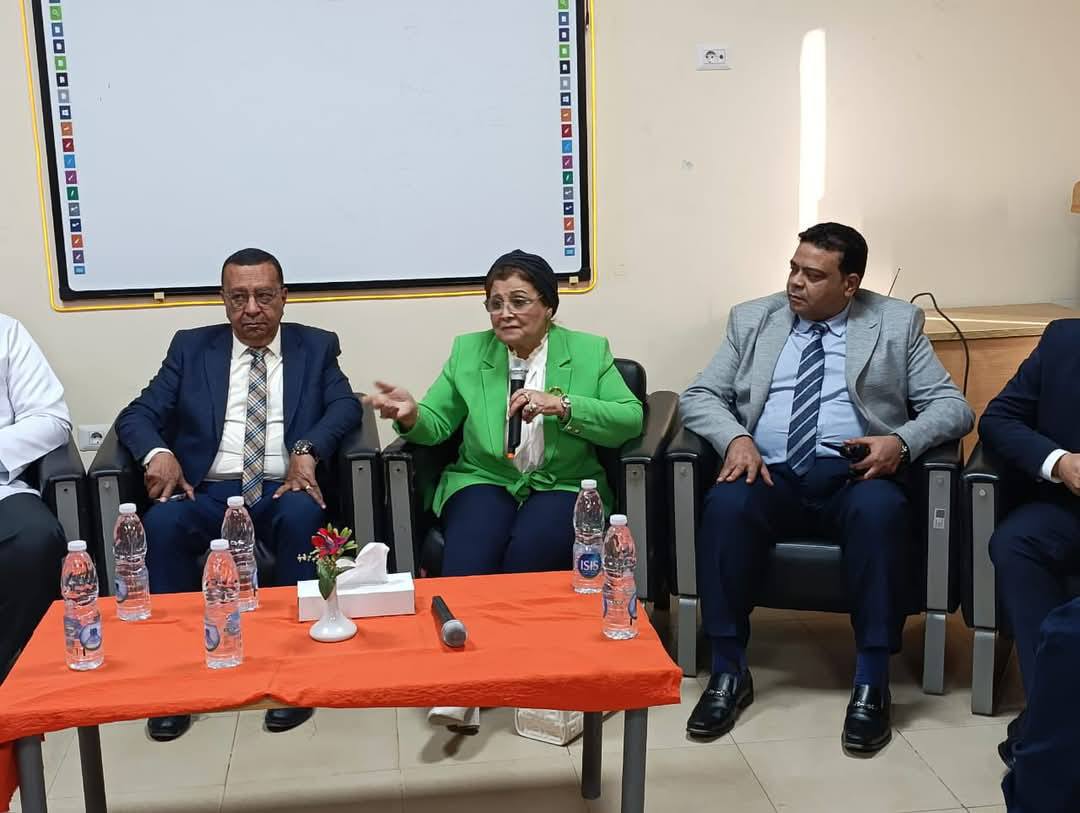نائب وزير الصحة تتفقد عددًا من المنشآت الصحية بمحافظة أسوان